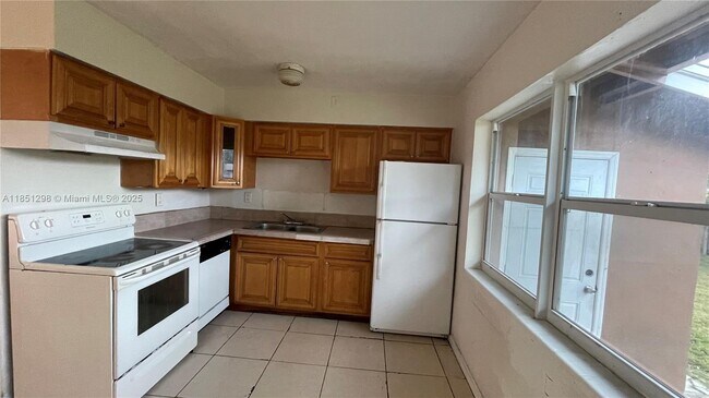 Foto del edificio - 6205 Rodman St