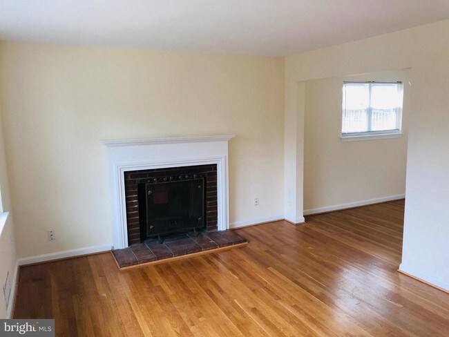 Building Photo - 109 Falls Ave