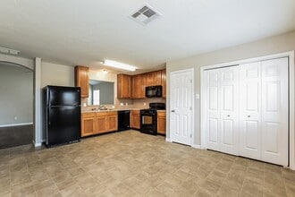 Building Photo - 4018 Falvel Shadow Creek Dr