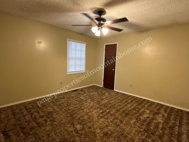 Building Photo - 1304-1306 Meadowbrook