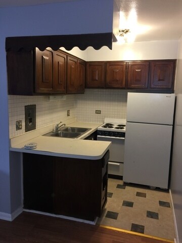 Building Photo - 5920 N Kenmore Ave
