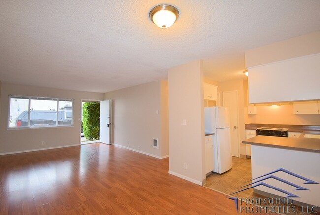Building Photo - 8745 SW Beaverton Hillsdale Hwy