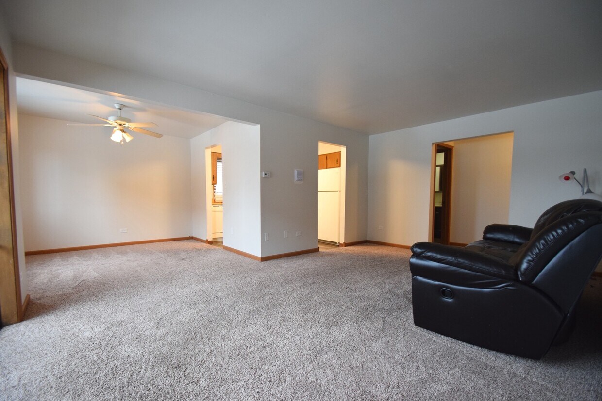 15824 Peggy Ln Unit 2, Oak Forest, IL 60452 Condo for Rent in Oak