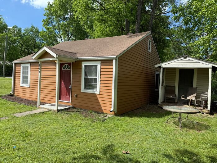 Primary Photo - Charming 2 Bedroom House in Woodbine