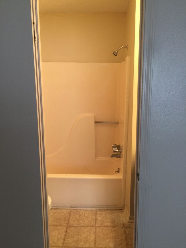 Foto del edificio - 2 bedroom 2 bath town home in a gated comm...