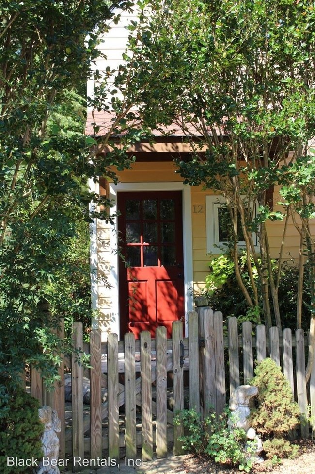 Building Photo - 1 br, 1 bath House - 12 Baird Lane