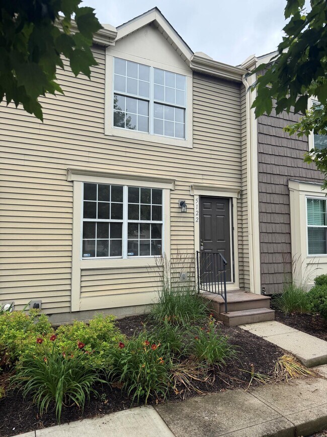 Building Photo - 5122 Singleton Dr