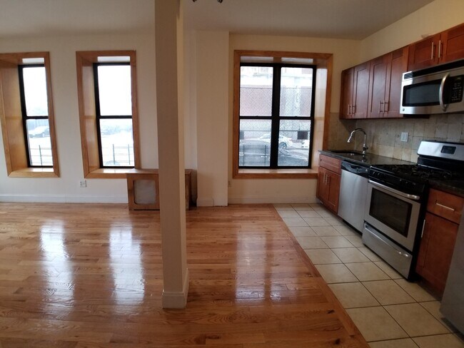 Building Photo - 631 Edgecombe Ave
