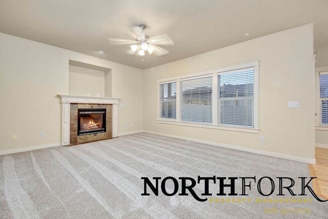 Building Photo - Stunning Meridian Home