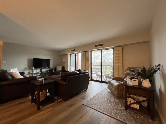 Foto del edificio - 1405 E Central Rd