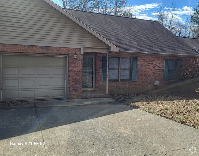 Lone Oak Duplex - 315 Hutchinson Ave