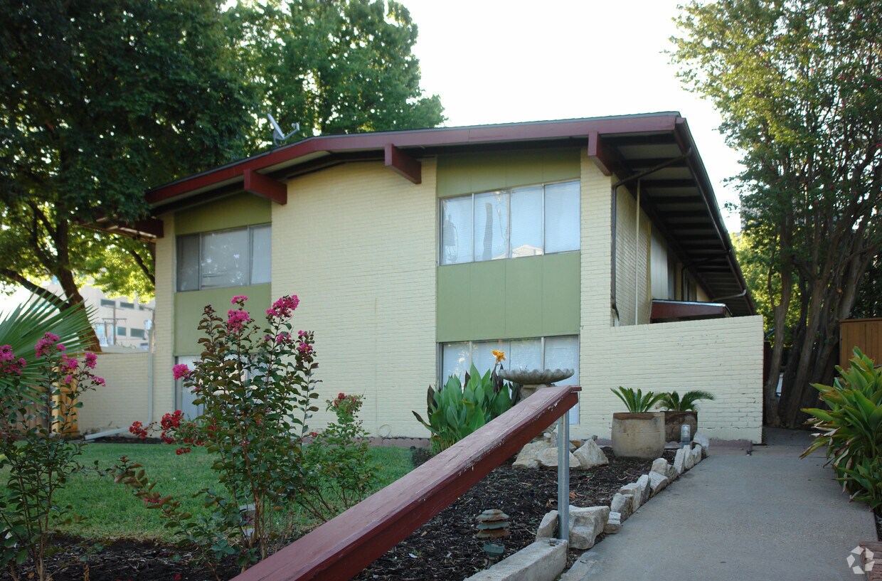 Foto del edificio - 4136 Cole Ave