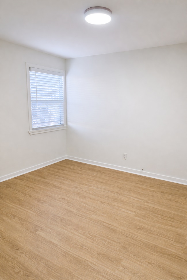 Foto del edificio - 4637 Marine Ave