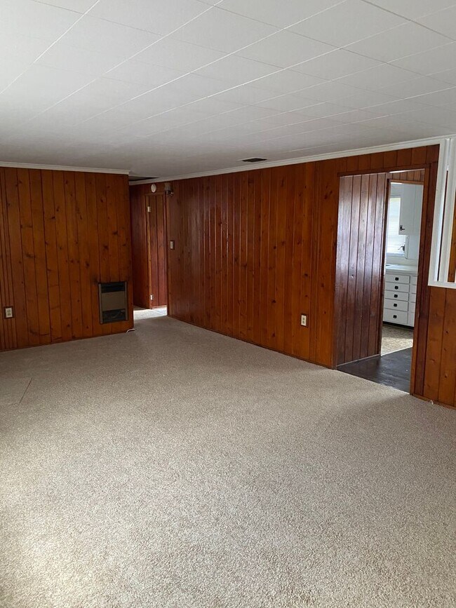 Foto del edificio - 2 bedroom 1 bath not too far from downtown...
