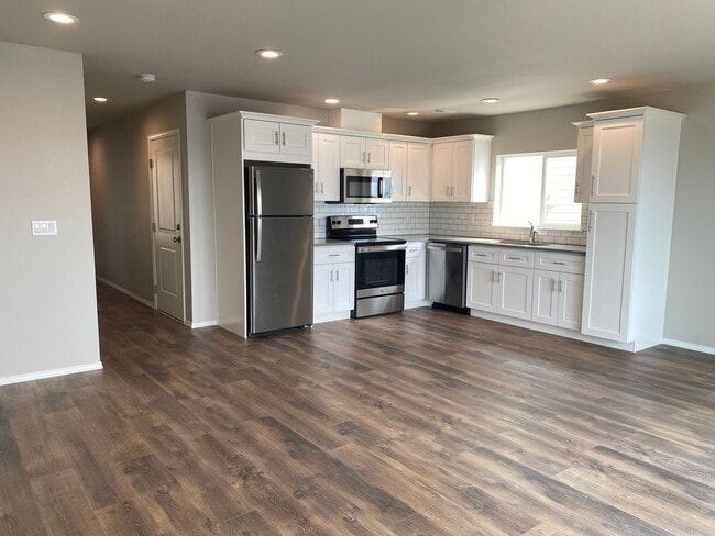 Building Photo - 51 Phoebe Ln