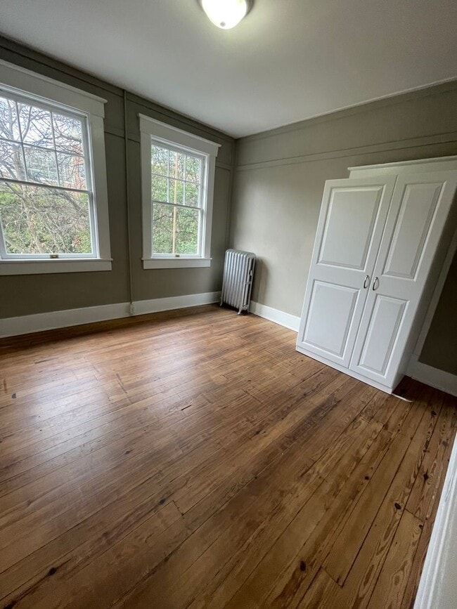 Building Photo - Newly Renovated 2 Bedroom On Tate St- Upst...