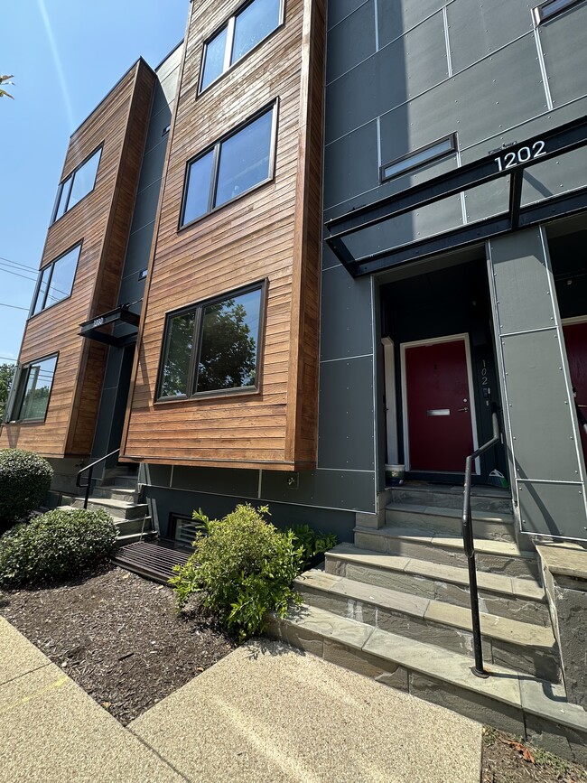 Building Photo - 1202 Jackson St NE
