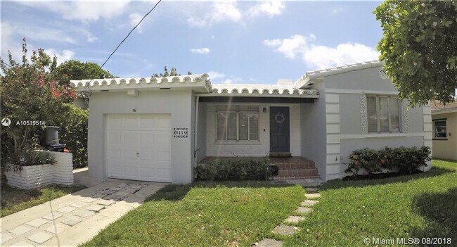 Building Photo - 9433 Carlyle Ave