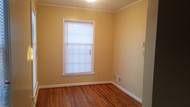 Building Photo - 312 S 47th St