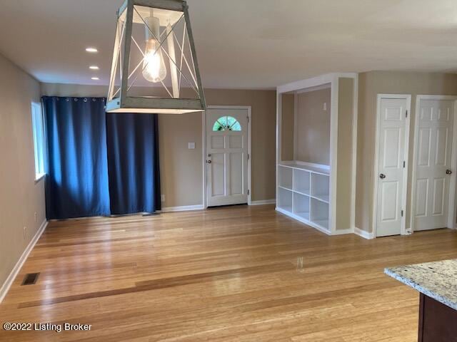 Foto del edificio - 2043 Meadow Dr