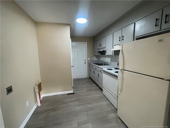Foto del edificio - 4956 Fieldcrest Dr