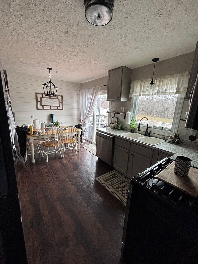 Building Photo - 48 Woodbine Park