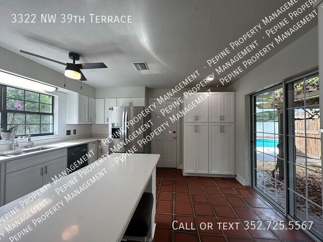 Foto del edificio - 3322 NW 39th Ter