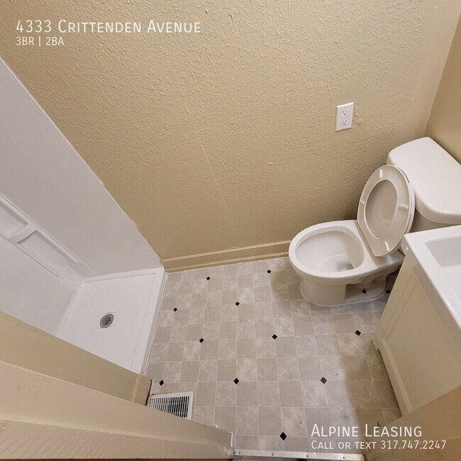 Foto del edificio - 4333 Crittenden Ave