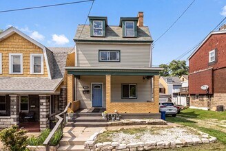 Building Photo - 425 Iberia St