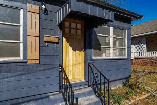 Foto del edificio - STUNNINGLY REMODELED • SUPER SPACIOUS • WON’T LAST LONG!