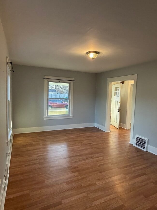 Foto del edificio - 349 W Illinois Ave