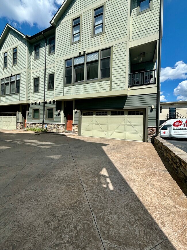 Building Photo - 1455 Mews Ct