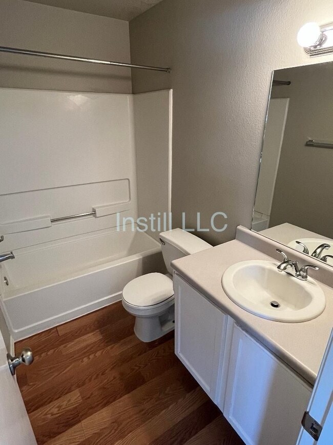 Building Photo - For Sale by Owner: 3 Bed, 2 Bath 1,356 Sq....