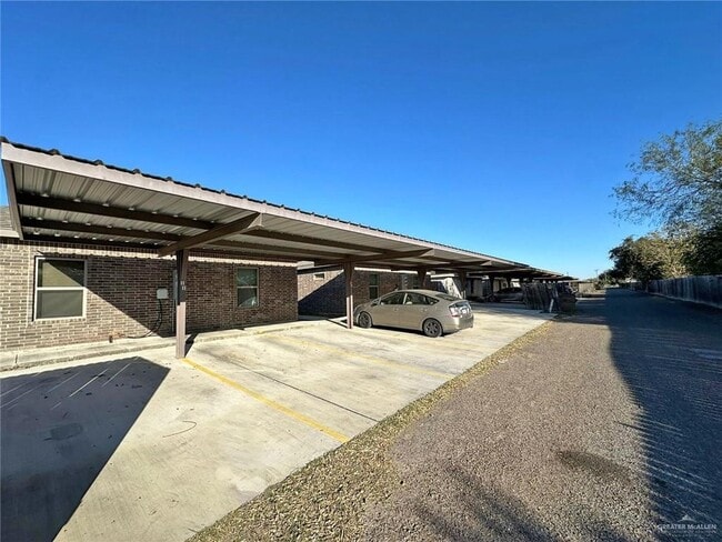 Building Photo - 15 Bahamas Dr