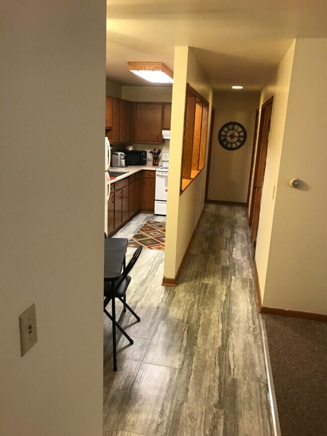 Building Photo - Carriage Hill Apartments - 1161