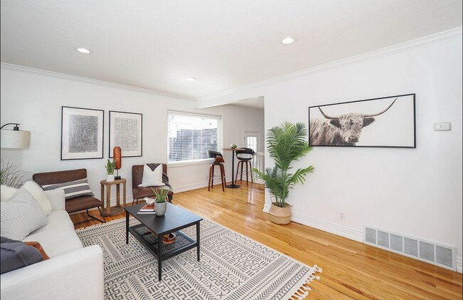 Foto del edificio - 2134 Crystal Ave