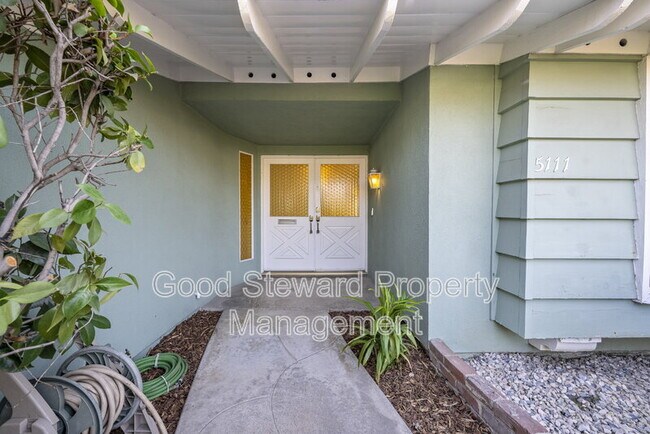 Foto del edificio - 5111 Roxborough Dr