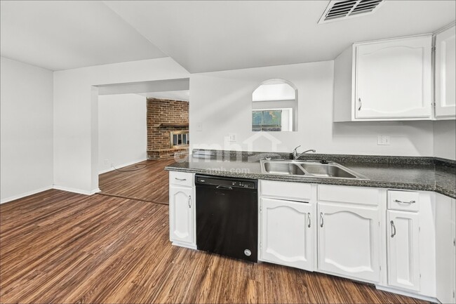 Building Photo - 2803 Woodline St