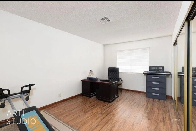 Foto del edificio - 459 Mesa Blvd