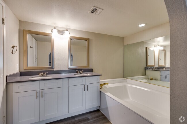 2 HAB, 2 BA - 1,200 ft² - Indigo on Sunset