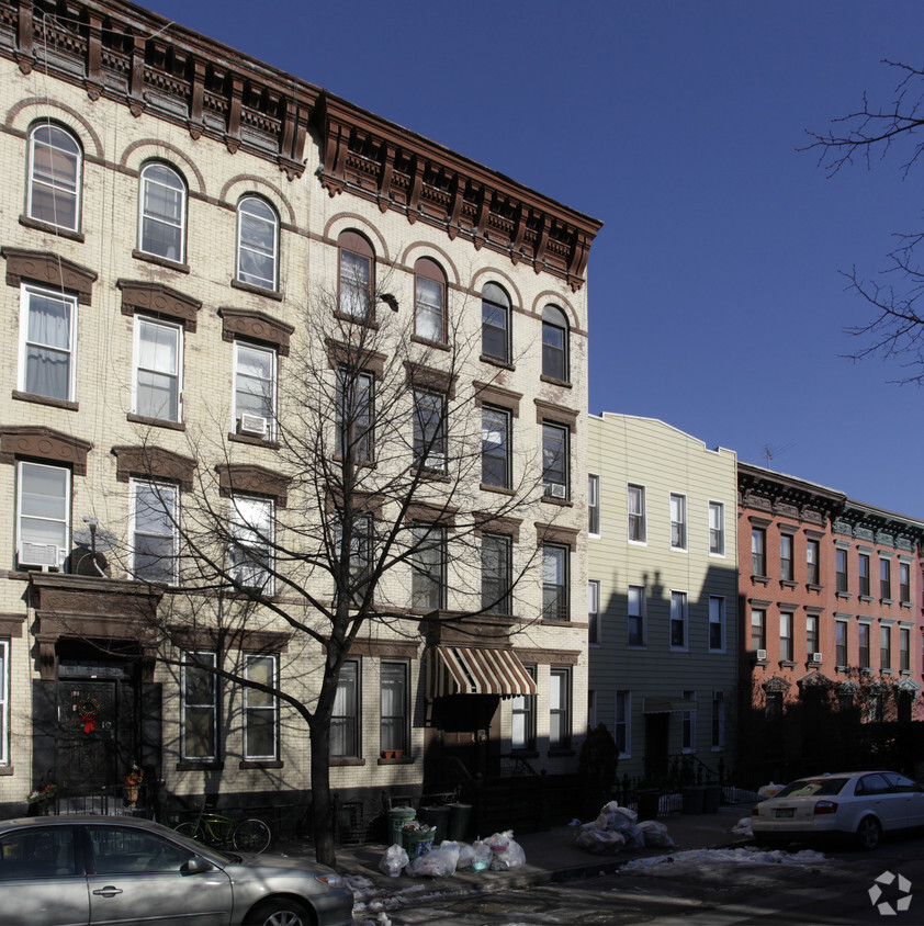 Primary Photo - 153 India St