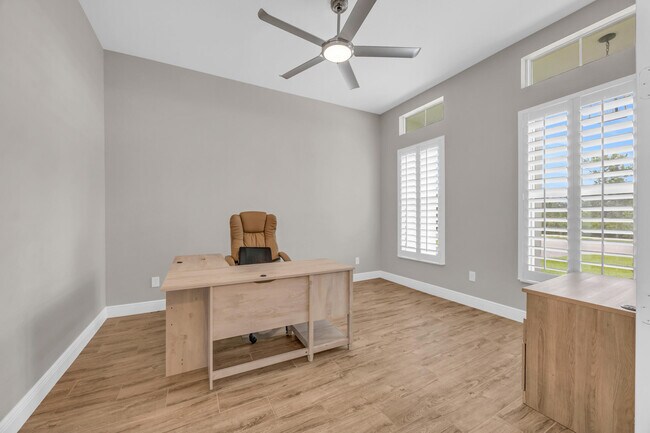 Building Photo - 4720 SW Ardsley Dr