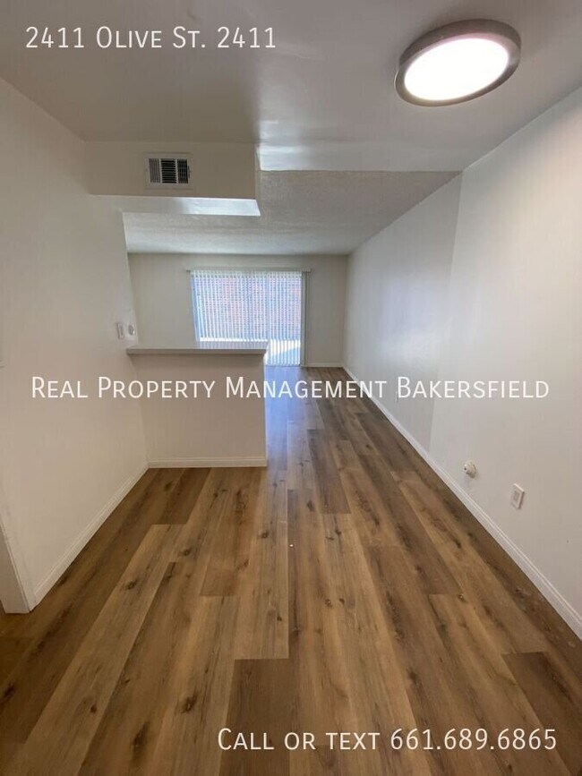 Foto del edificio - 2411 Olive St