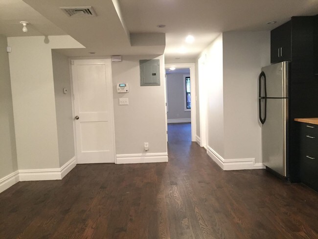 Foto del edificio - 685 Madison St