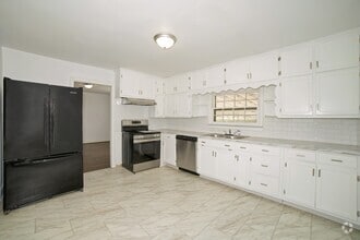 Building Photo - 305 Hickory Ave SW