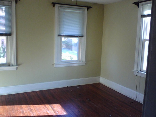 Building Photo - 731 Berwyn Ave