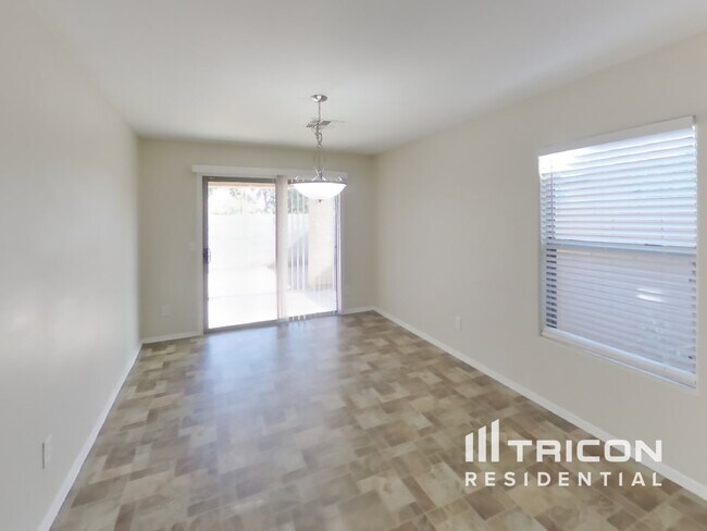 Foto del edificio - 6320 W Sophie Ln
