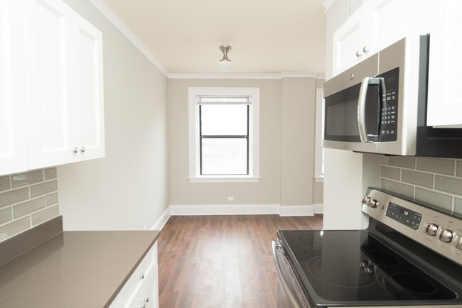 Building Photo - 817 W Lakeside Pl