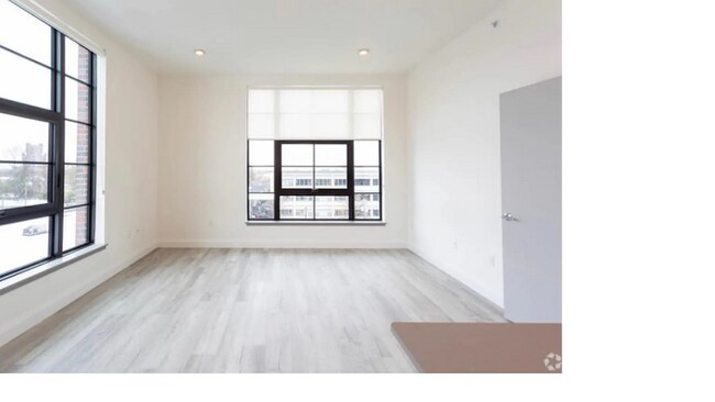 Building Photo - 247 N Goodman St