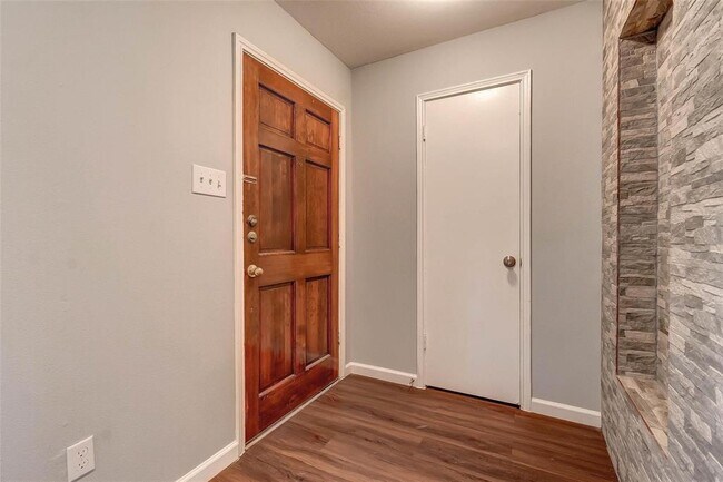 Foto del edificio - 13168 Trail Hollow Dr